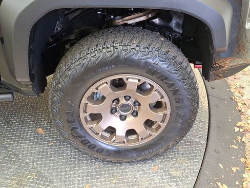 Used 2025 Toyota Tacoma Trailhunter image 27