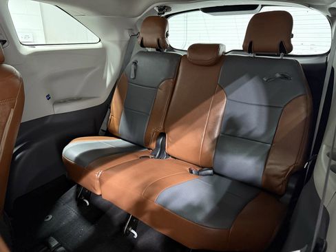 Used 2021 Toyota Sienna LE w/ LE Plus Package image 20