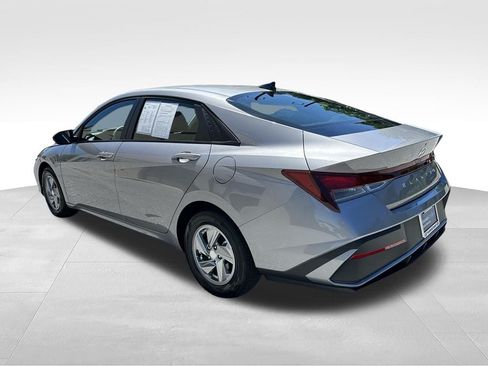 Certified 2026 Hyundai Elantra SE FWD image 5