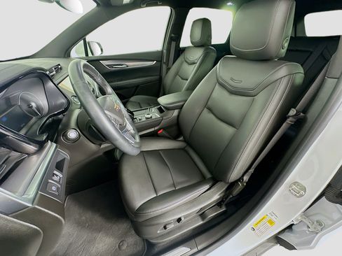 Used 2025 Cadillac XT5 Luxury FWD image 13