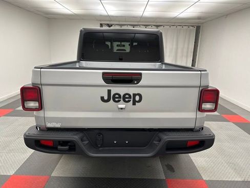Used 2023 Jeep Gladiator Sport image 5