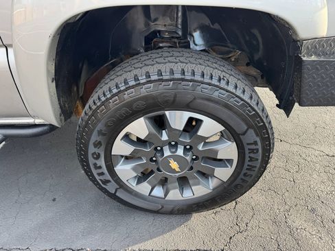 Used 2006 Chevrolet Silverado 2500 LT w/ Heavy-Duty Power Package image 14