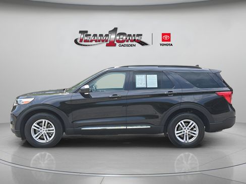 Used 2024 Ford Explorer XLT AWD/4WD image 5