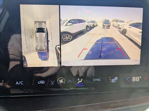 Used 2024 Chevrolet Traverse Z71 image 13