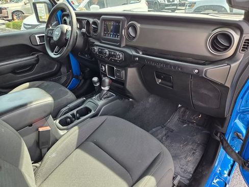 Used 2023 Jeep Wrangler Sport AWD/4WD image 16
