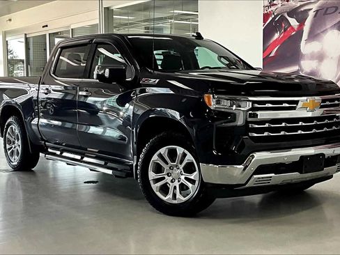 Used 2022 Chevrolet Silverado 1500 LTZ w/ LTZ Convenience Package II AWD/4WD image 18