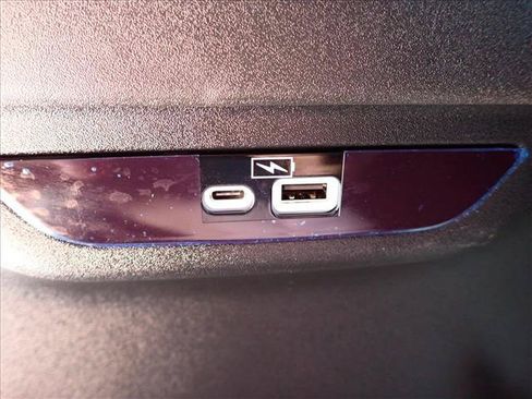 Used 2023 Chrysler Pacifica Limited w/ S Appearance Package AWD/4WD image 10