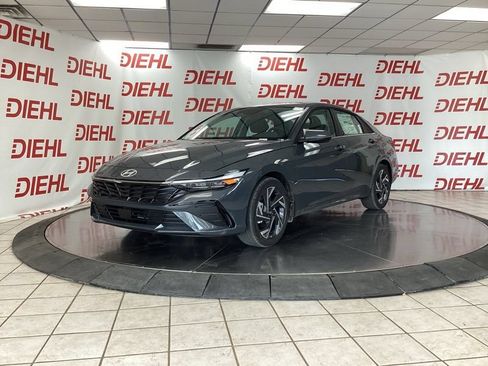 New 2026 Hyundai Elantra Limited FWD image 3