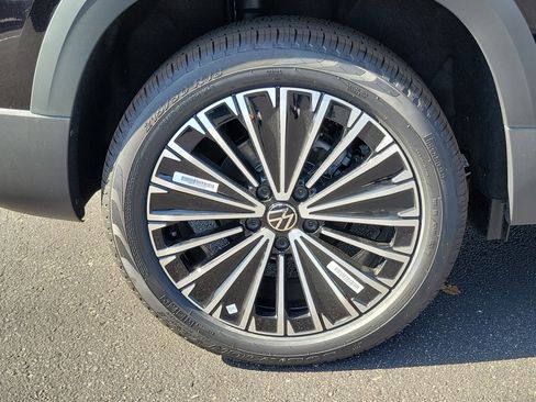 New 2026 Volkswagen Taos SE FWD image 34