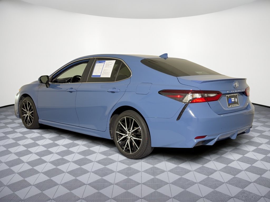 Used 2024 Toyota Camry SE FWD image 3