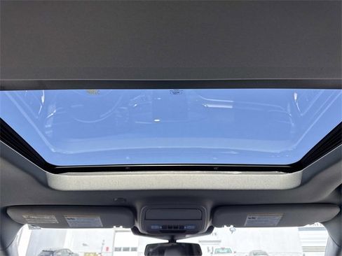 Used 2022 Ford Explorer XLT w/ Equipment Group 202A image 21