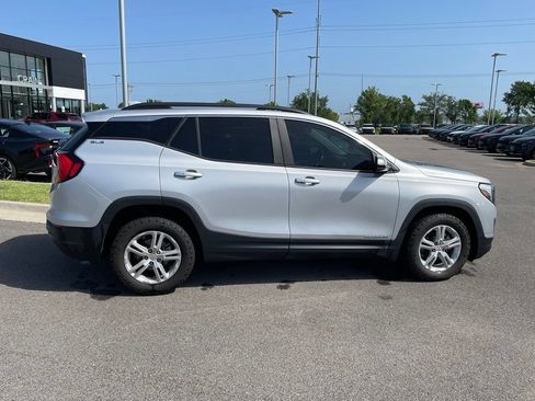 Used 2021 GMC Terrain SLE w/ Driver Convenience Package FWD image 8