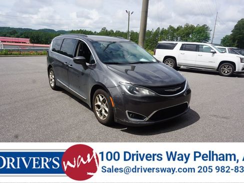 Used 2017 Chrysler Pacifica Touring-L w/ Tire & Wheel Group FWD image 1