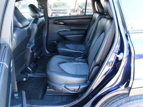 Used 2023 Toyota Highlander L image 41
