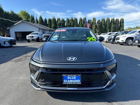 Used 2025 Hyundai Sonata SEL FWD image 2