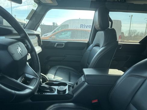 Used 2025 Ford Bronco Badlands image 16