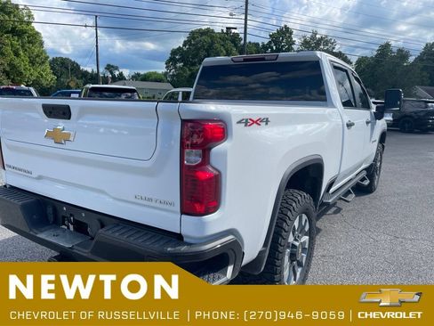 Used 2022 Chevrolet Silverado 2500 Custom w/ Custom Value Package AWD/4WD image 10