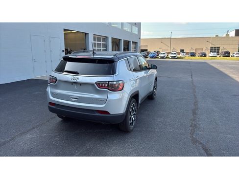 Used 2025 Jeep Compass Limited AWD/4WD image 6