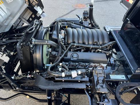 Used 2024 Isuzu NPR image 16