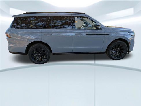 New 2026 Lincoln Navigator Reserve w/ Jet Appearance Package AWD/4WD image 23