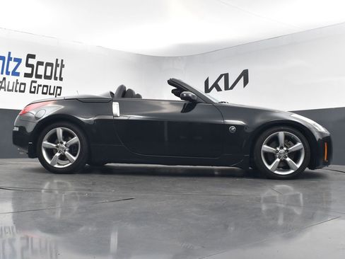 Used 2007 Nissan 350Z Touring RWD image 22