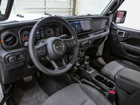 Used 2026 Jeep Gladiator Mojave AWD/4WD image 2