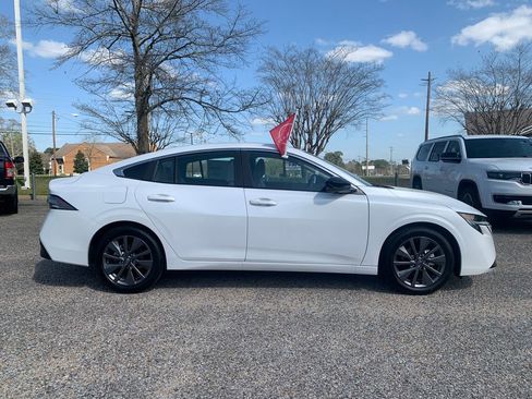 New 2026 Nissan Sentra SL w/ Floor Mat Package image 2