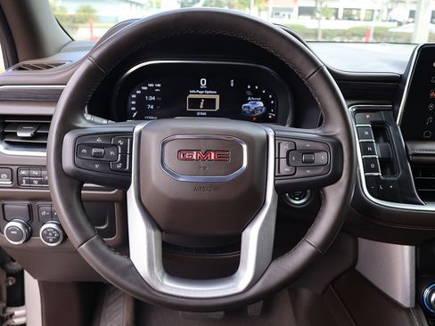 Used 2024 GMC Yukon SLT w/ SLT Luxury Package image 42