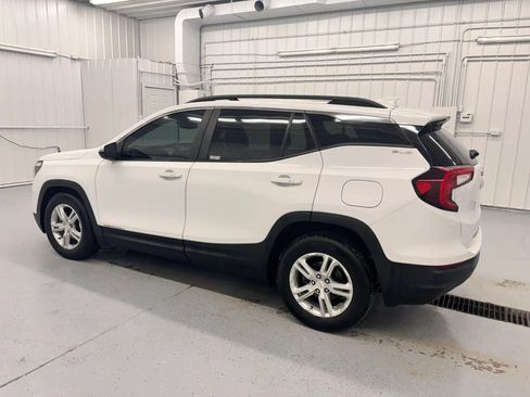Used 2022 GMC Terrain SLE w/ Driver Convenience Package FWD image 4