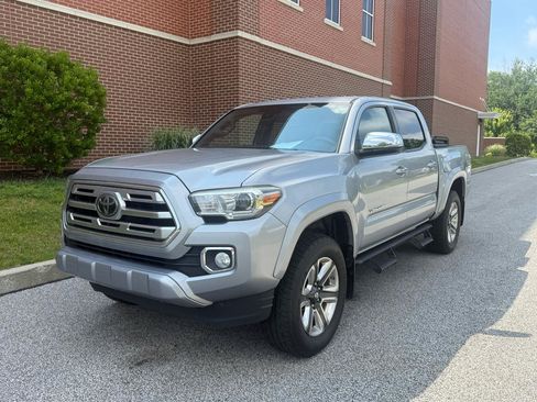 Used 2018 Toyota Tacoma Limited AWD/4WD image 1