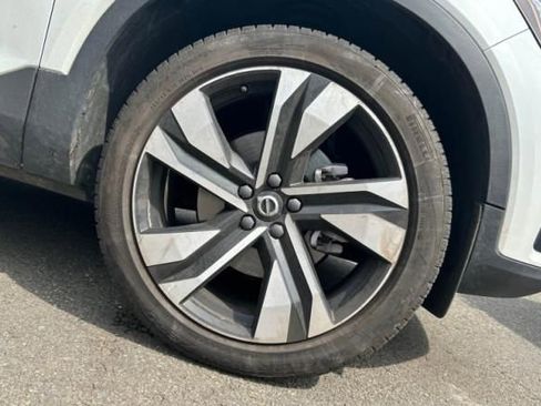 Used 2023 Volvo XC40 B5 Plus w/ Protection Package Premier AWD/4WD image 8