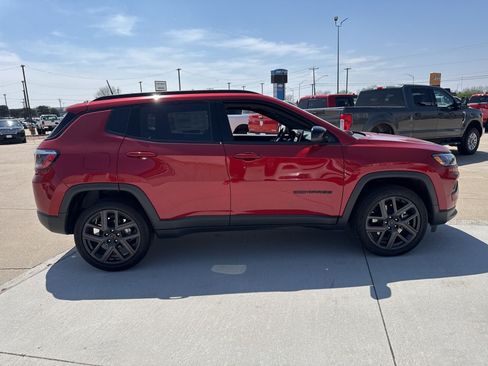 New 2026 Jeep Compass Latitude w/ Sun and Sound Group AWD/4WD image 8