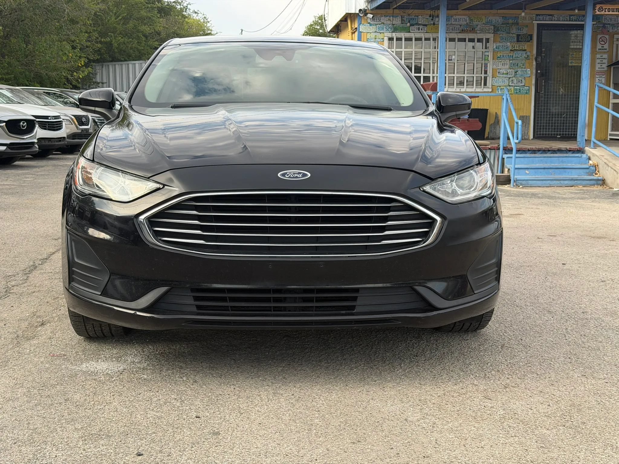 Used 2019 Ford Fusion SE FWD image 2