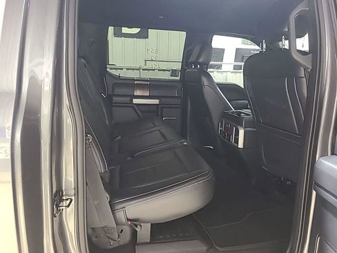 Used 2022 Ford F250 Lariat w/ Black Appearance Package image 7