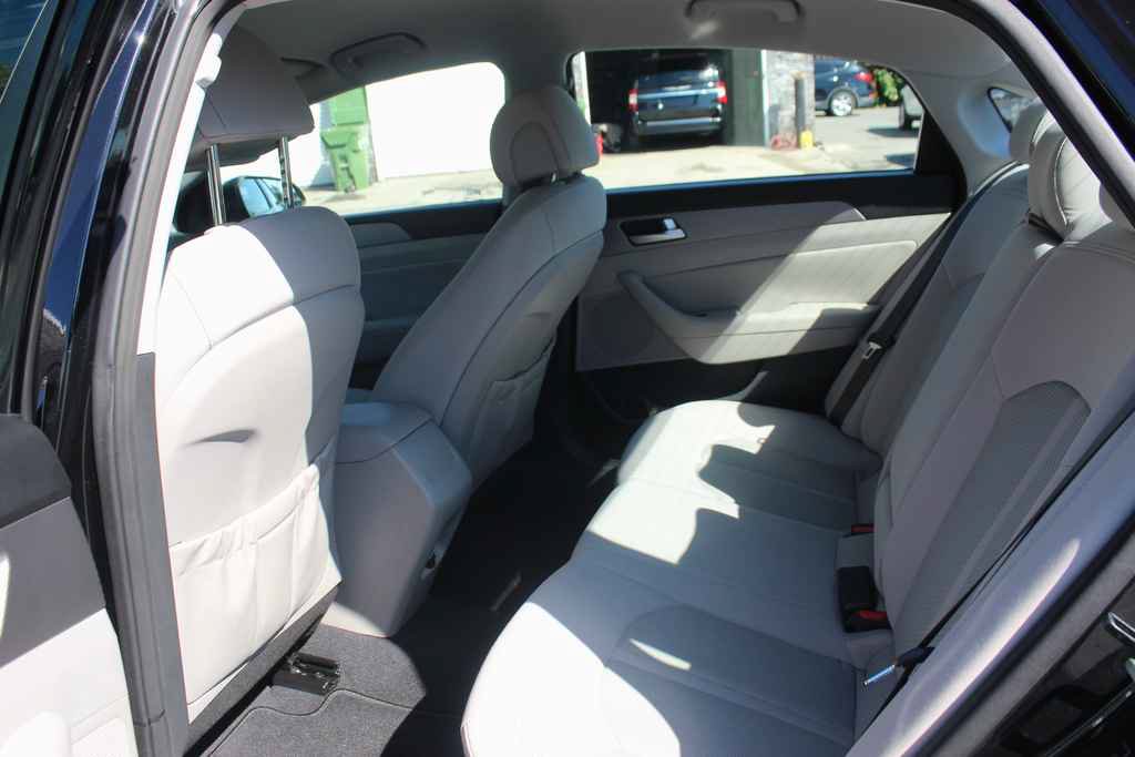 Used 2015 Hyundai Sonata SE w/ Option Group 09 FWD image 26