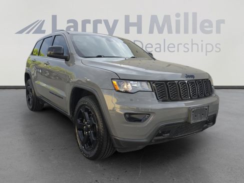 Used 2019 Jeep Grand Cherokee Laredo AWD/4WD image 7