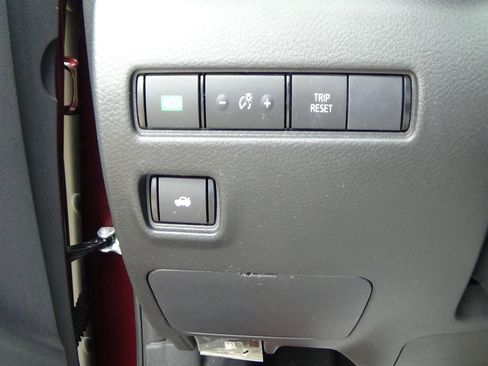 Used 2025 Nissan Sentra SV FWD image 19