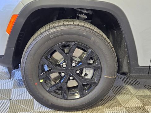 New 2025 Jeep Grand Cherokee L Laredo RWD image 5