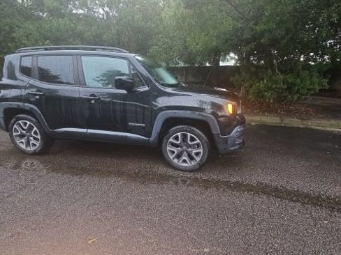 Used 2015 Jeep Renegade Latitude w/ Popular Equipment Group AWD/4WD image 4