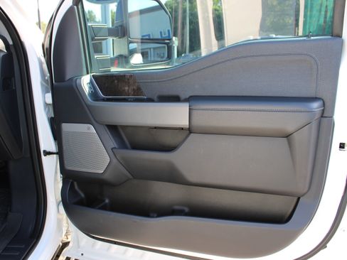 Used 2023 Ford F250 Lariat w/ Lariat Ultimate Package AWD/4WD image 16