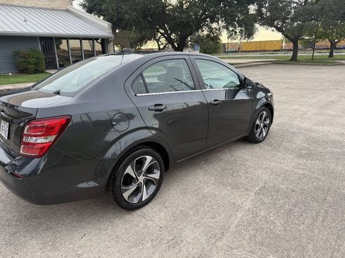 Used 2019 Chevrolet Sonic Premier FWD image 5