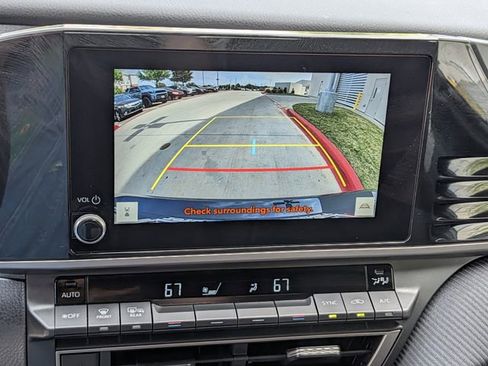 Used 2025 Toyota Camry SE image 18