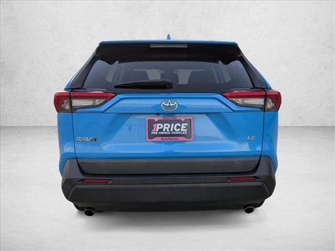 Used 2021 Toyota RAV4 LE image 7