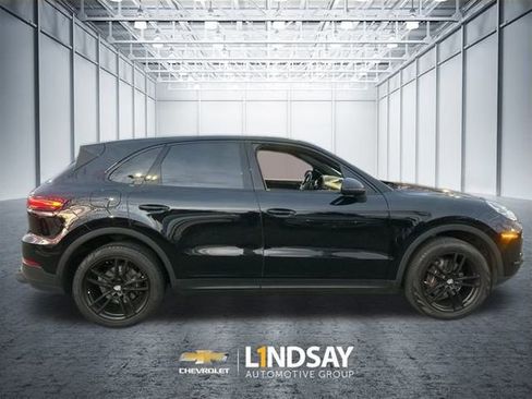Used 2020 Porsche Cayenne image 4