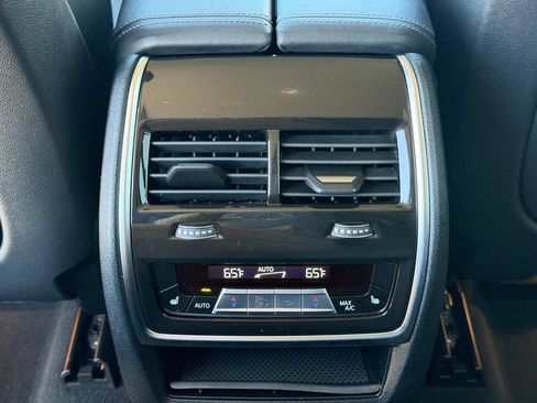 Used 2022 BMW X7 xDrive40i w/ Premium Package AWD/4WD image 23