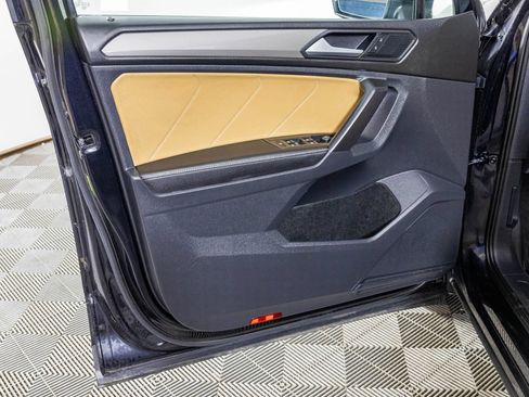 Used 2022 Volkswagen Tiguan SE w/ Panoramic Sunroof Package AWD/4WD image 37