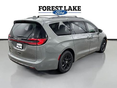 Used 2022 Chrysler Pacifica Touring-L image 7