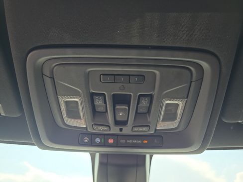 Used 2020 Chevrolet Silverado 1500 High Country w/ Technology Package AWD/4WD image 19