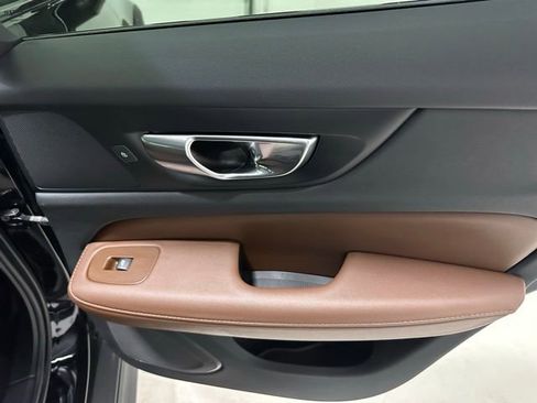 Used 2023 Volvo V60 B5 Cross Country Plus image 33