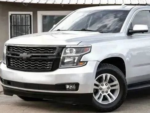 Used 2019 Chevrolet Suburban LT AWD/4WD image 5